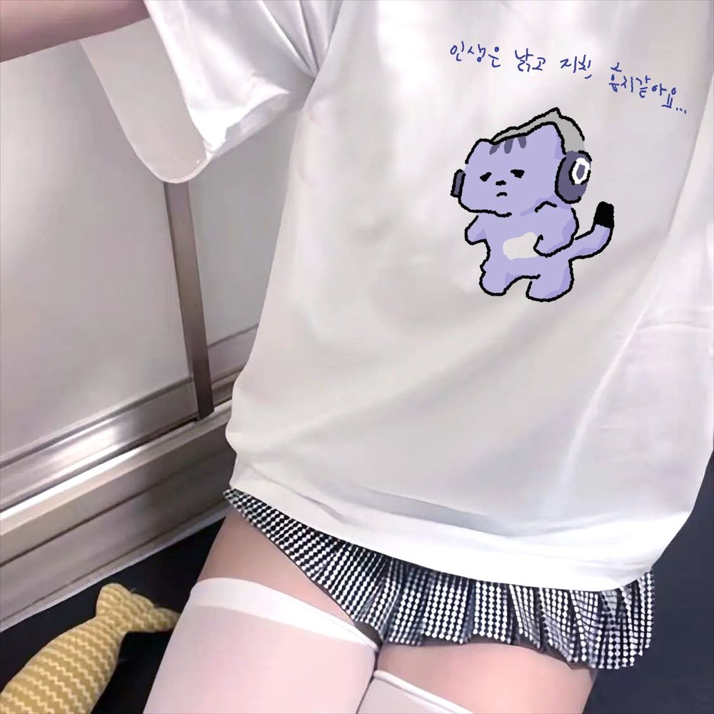 T-shirt con stampa di testo 'L - Korean Lifestyle & Kids Boutique Photos recensione e prezzo